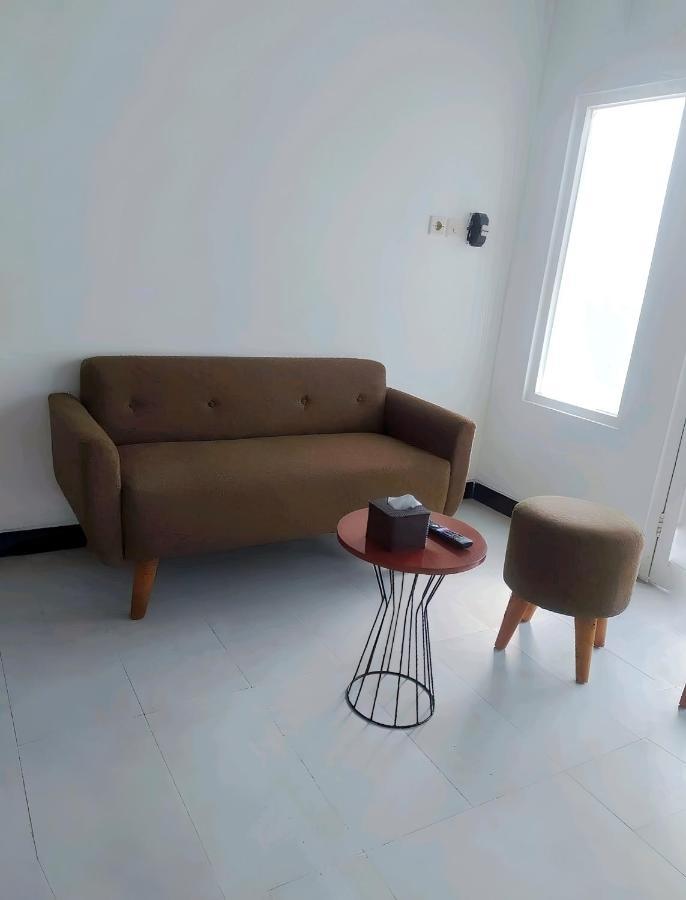 Homestay Omah Putih Bantul Exterior photo